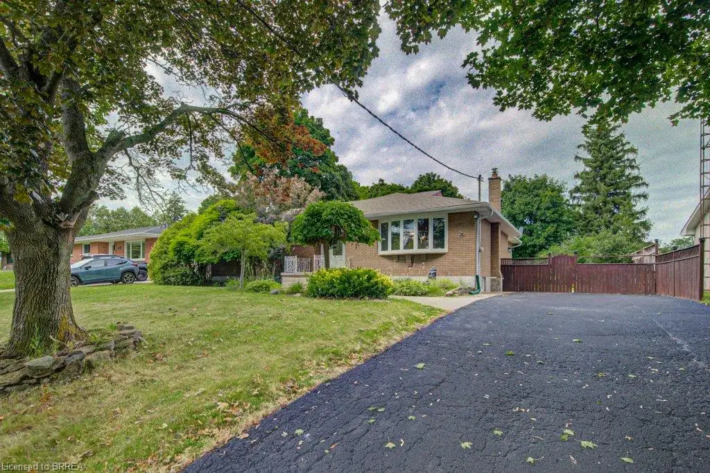 6 Bayly Drive, Paris ON N3L 2P9