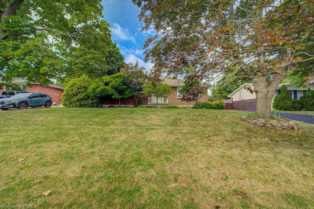 6 Bayly Drive, Paris ON N3L 2P9