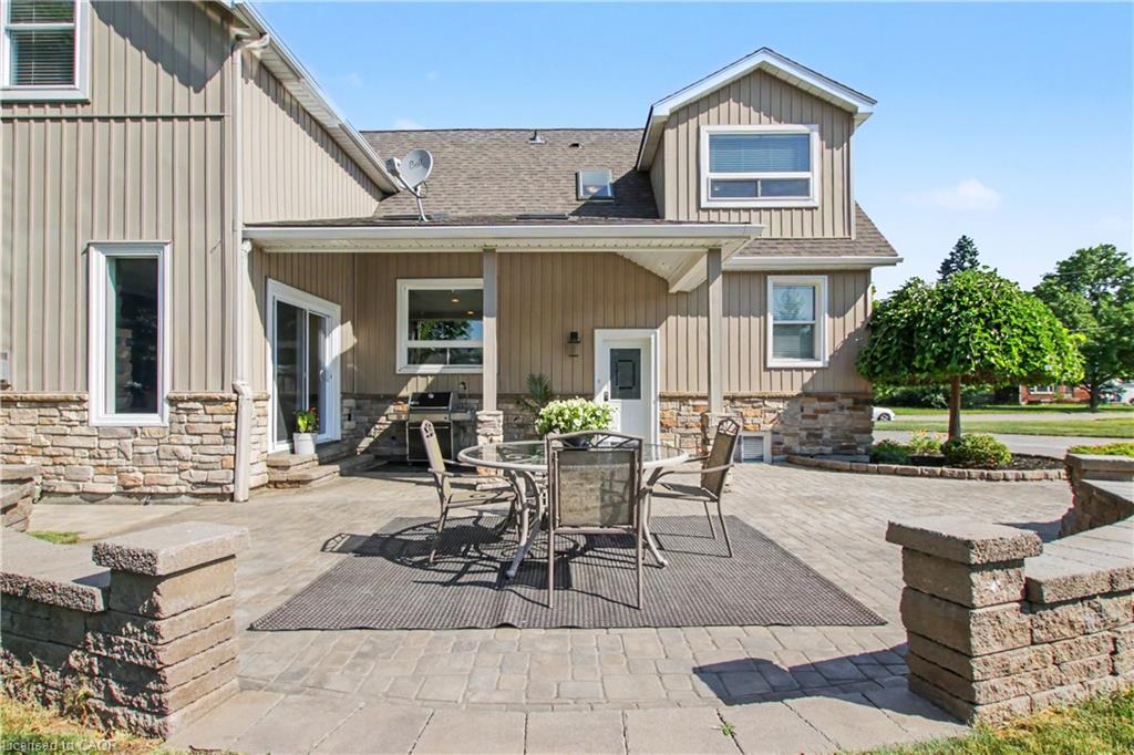 17 Athlone Road, Cambridge ON N1R 1J1