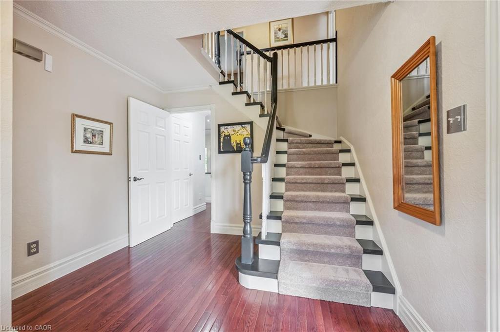 21 Tinatawa Court, Kitchener ON N2A 3K4