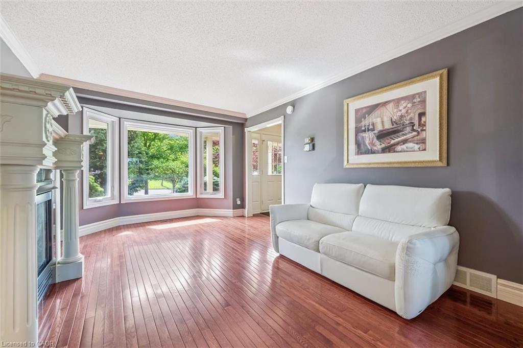 21 Tinatawa Court, Kitchener ON N2A 3K4