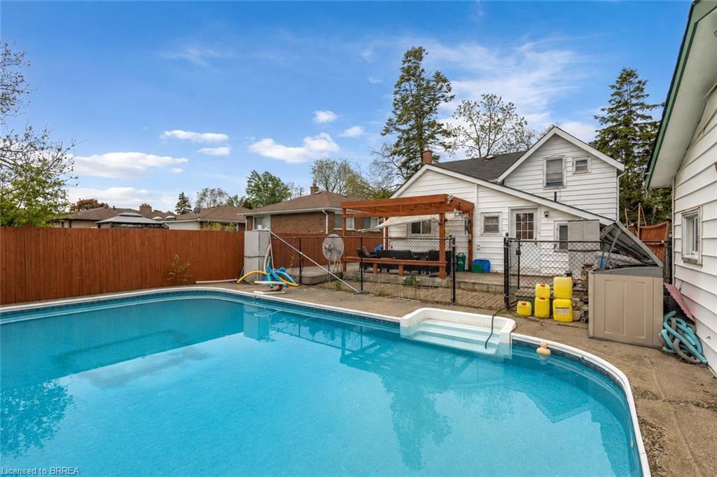 35 James Avenue, Brantford ON N3S 6Y2