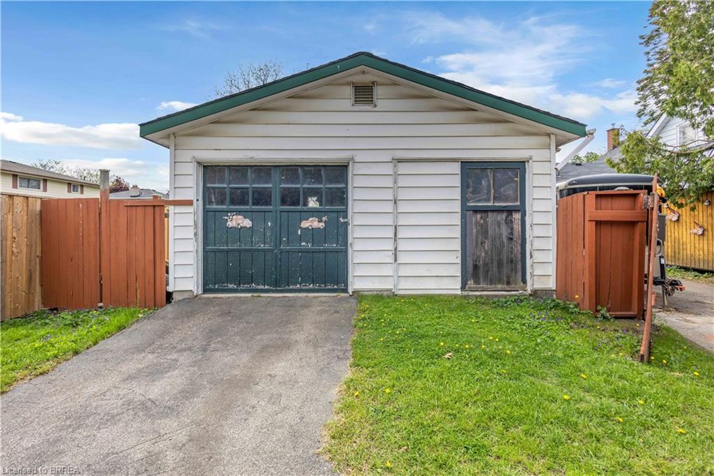35 James Avenue, Brantford ON N3S 6Y2