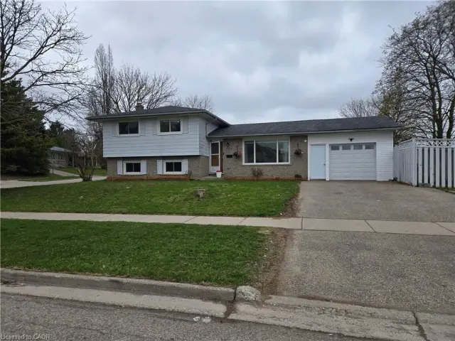 261 Overlea Drive, Kitchener ON N2M 1T7