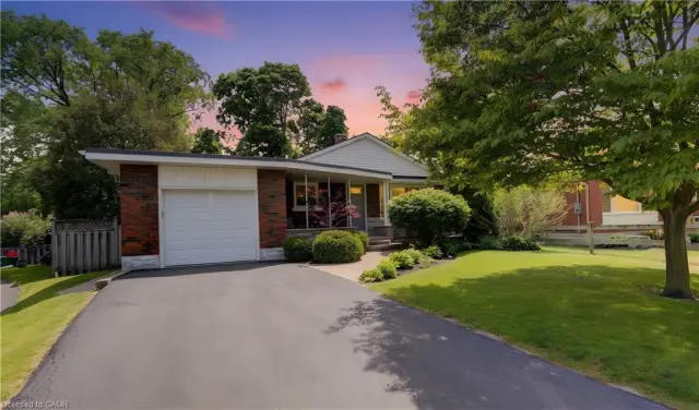 71 Pinecrest Drive, Kitchener ON N2A 2G6