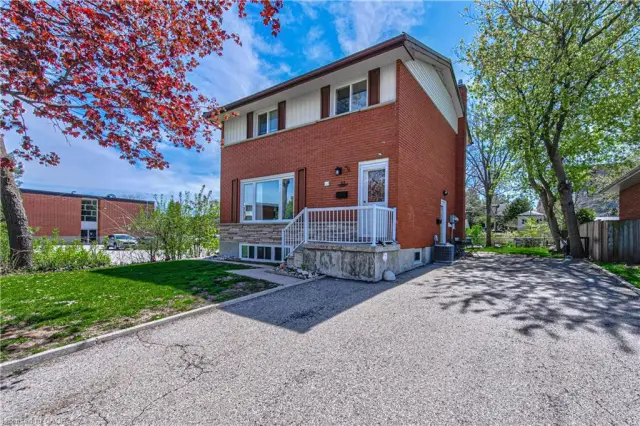 37 Gottscheer Court, Kitchener ON N2M 3L3