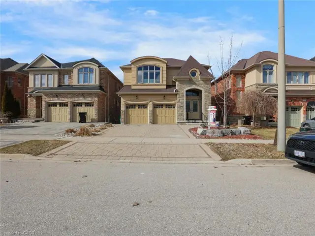 584 Pinery Trail, Waterloo ON N2V 2Y3