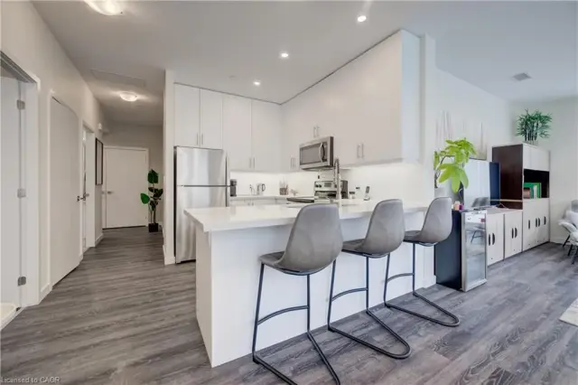 112-690 King Street W, Kitchener ON N2G 0B9