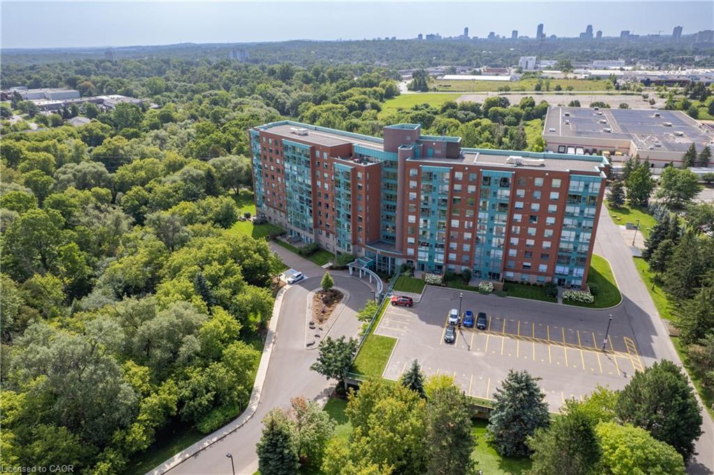 611-55 Blue Springs Drive, Waterloo ON N2J 4T3