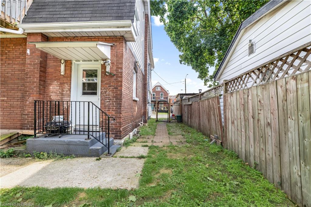 86 Victoria Street, Brantford ON N3S 3K6