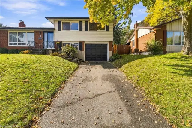 22 Applewood Crescent, Guelph ON N1H 6B2