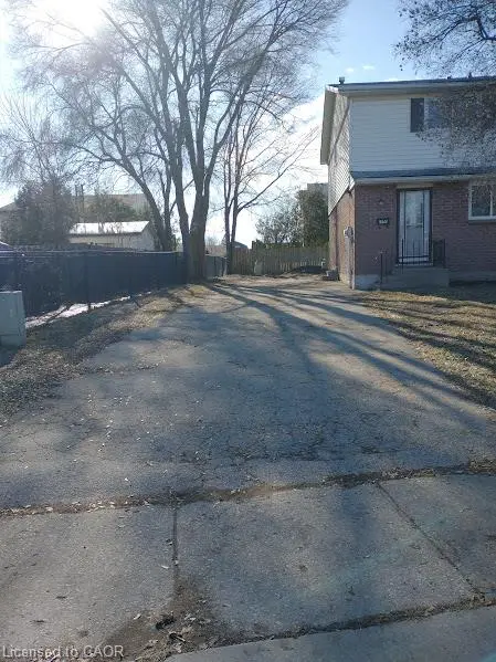 144 Sekura Crescent, Cambridge ON N1R 7G1