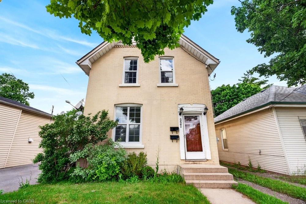 221 Grand River Avenue, Brantford ON N3T 4Y3