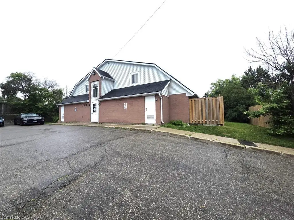 13-41 Valleyview Road, Kitchener ON N2E 3H9