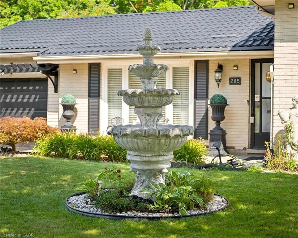 285 Stonybrook Drive, Kitchener ON N2M 4L8