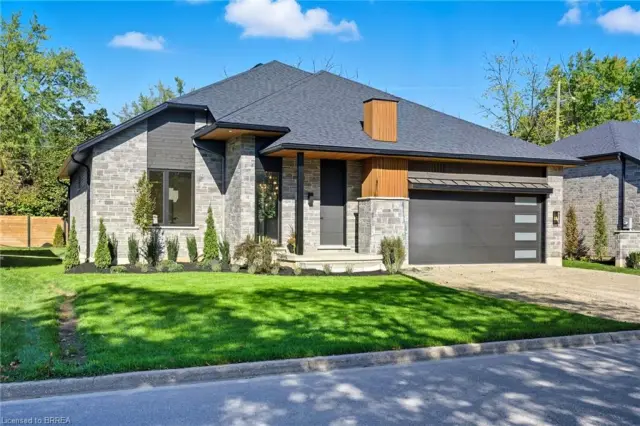 141 Parkside Drive, Brantford ON N3T 0S9