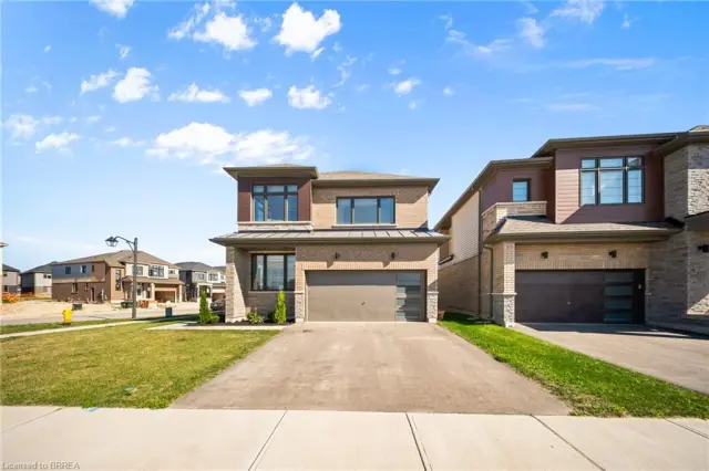1 Bee Crescent, Brantford ON N3T 0V7