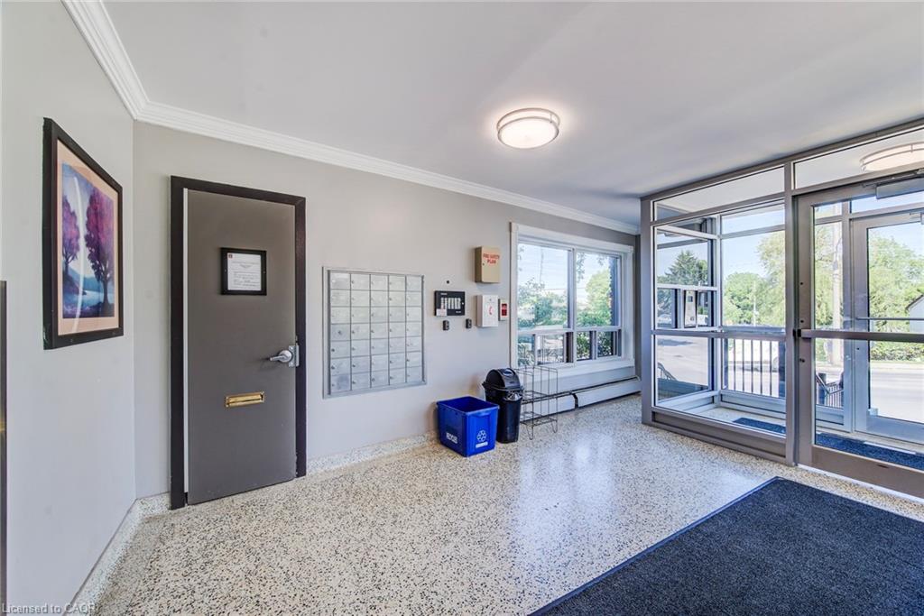 302-283 Fairway Road N, Kitchener ON N2A 2P1