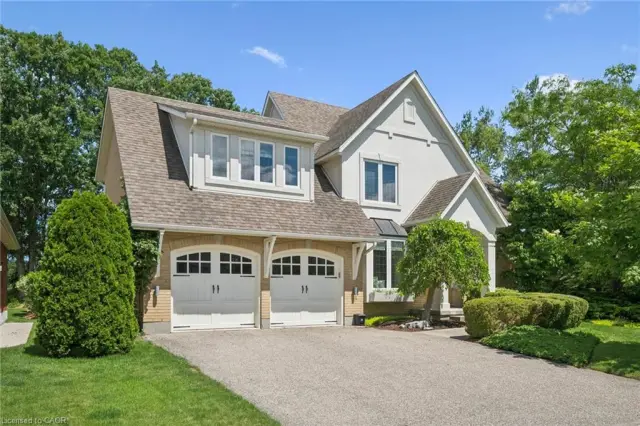576 Falconridge Crescent, Kitchener ON N2K 4J2