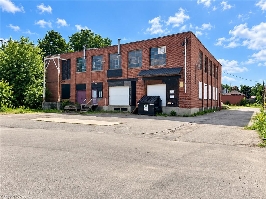 15 Webling Street, Brantford ON N3S 2S8