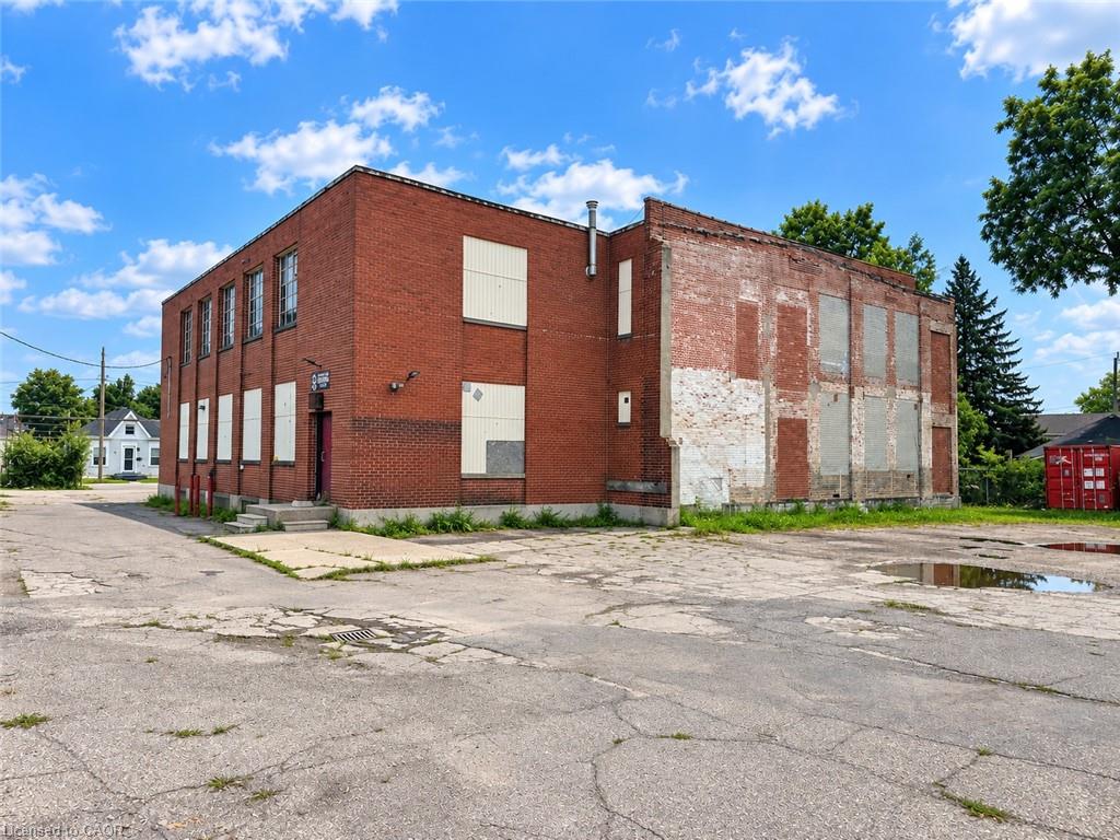 15 Webling Street, Brantford ON N3S 2S8