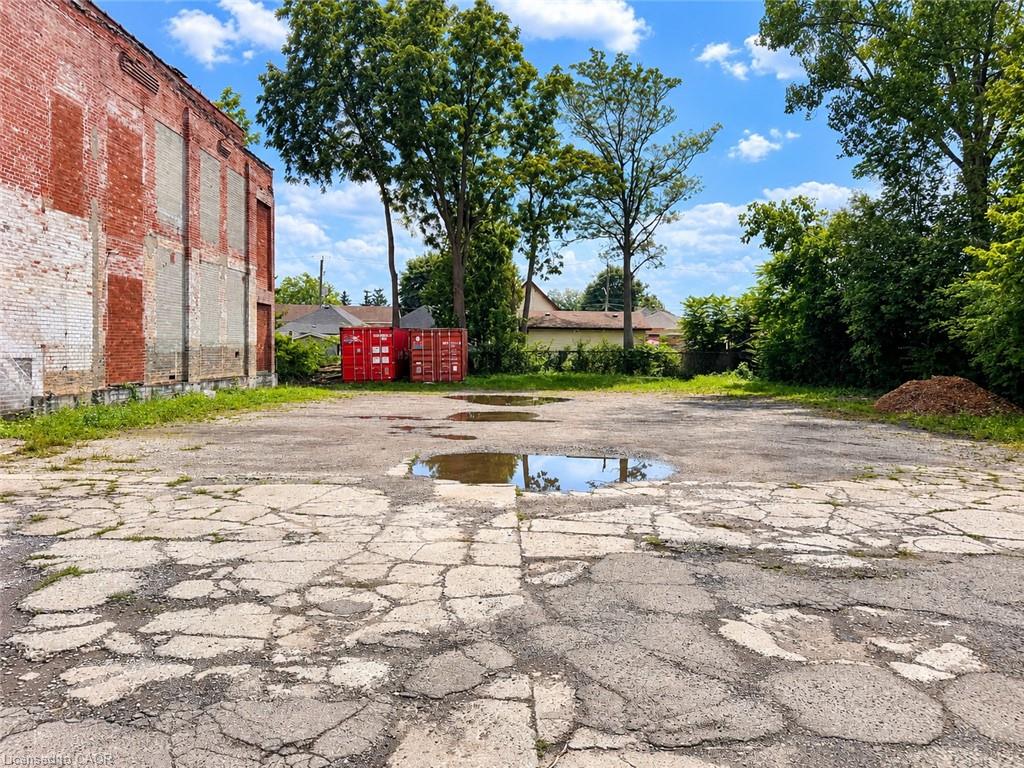 15 Webling Street, Brantford ON N3S 2S8