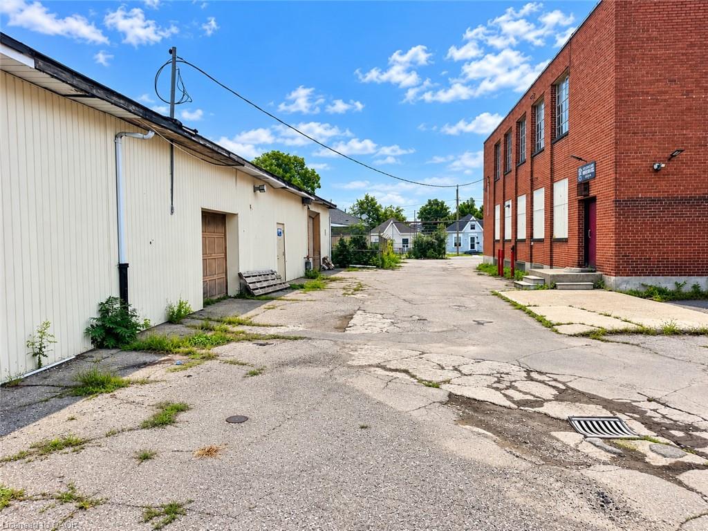 15 Webling Street, Brantford ON N3S 2S8