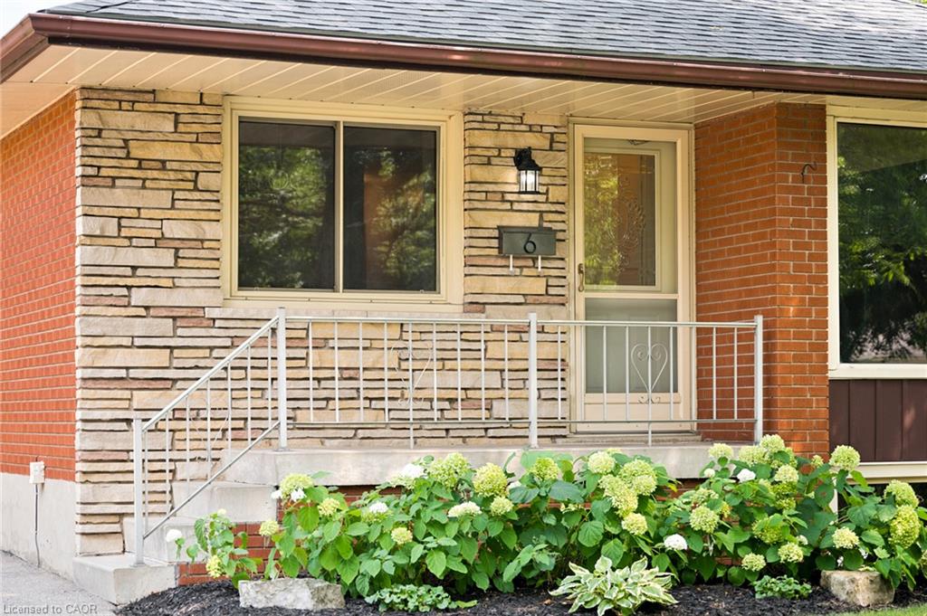 6 Robroy Court, Brantford ON N3R 3E3