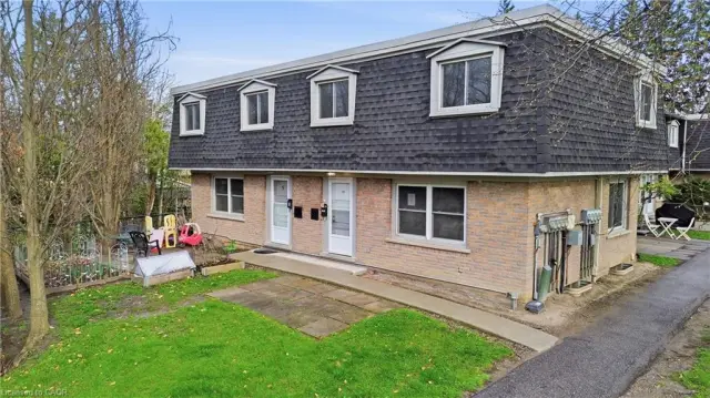 10-76 Borden Parkway, Kitchener ON N2M 3T4