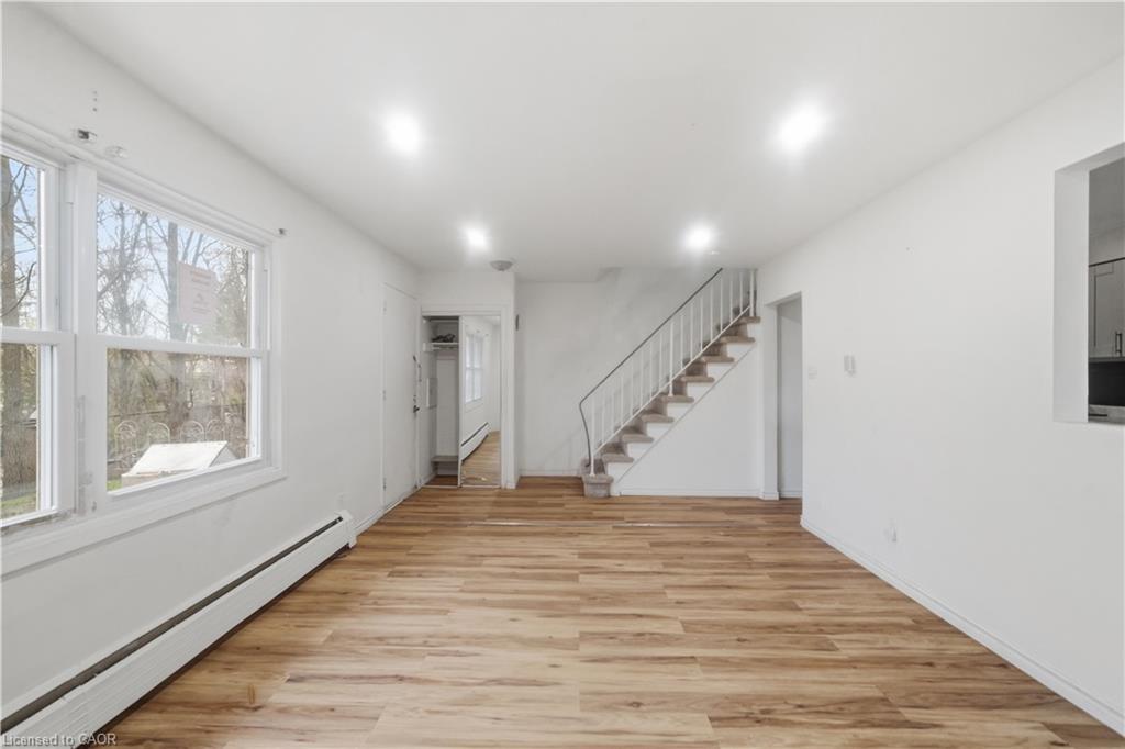 10-76 Borden Parkway, Kitchener ON N2M 3T4