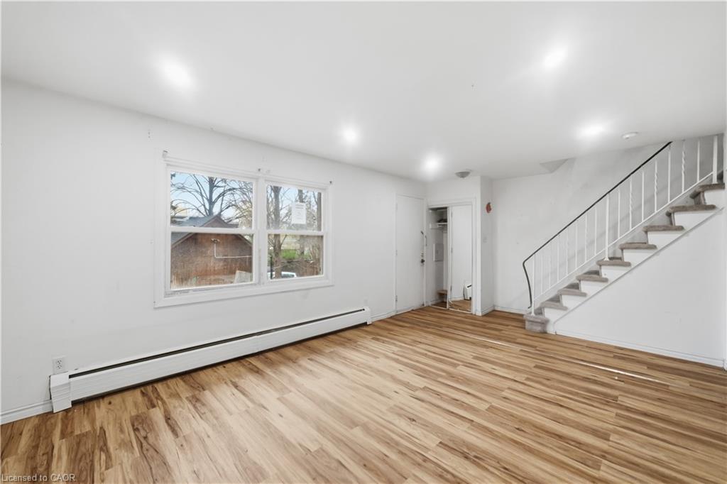 10-76 Borden Parkway, Kitchener ON N2M 3T4