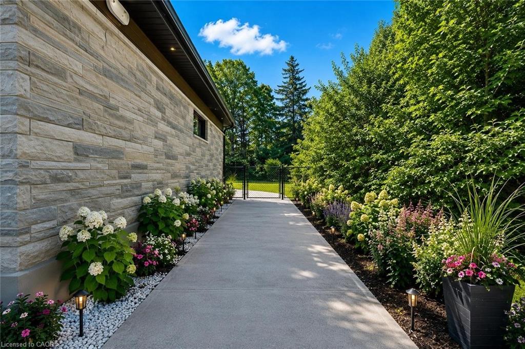 6 Campbell Farm Road, Brantford ON N3T 5L6