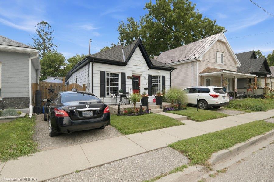 11 Esther Street, Brantford ON N3S 6K3
