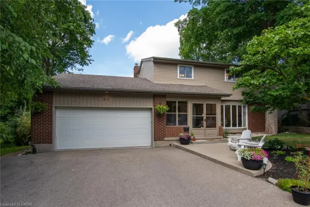 51 Murrayhill Court, Kitchener ON N2E 1N8