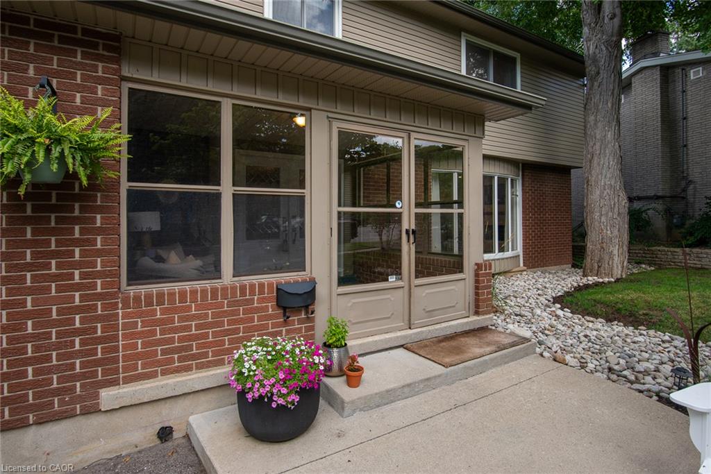 51 Murrayhill Court, Kitchener ON N2E 1N8