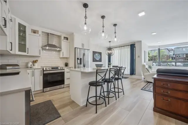 101-688 Preston Parkway, Cambridge ON N3H 5K6