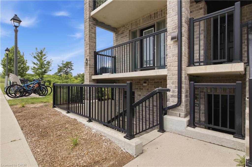 17G-1989 Ottawa Street S, Kitchener ON N2E 0G7