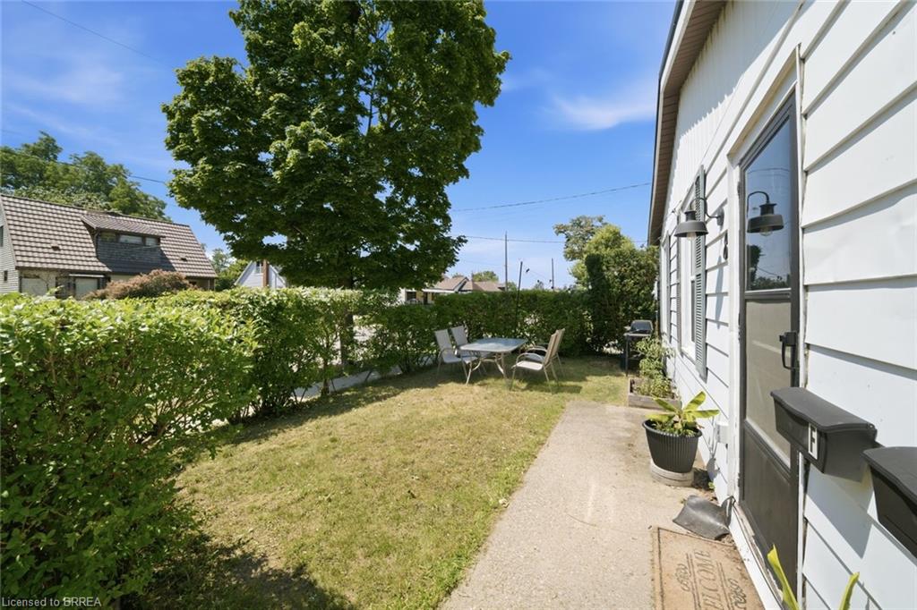8 Russell Street, Brantford ON N3R 1Y7