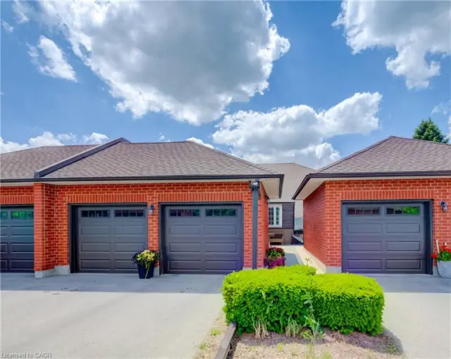 18-10 Isherwood Avenue, Cambridge ON N1R 8L5