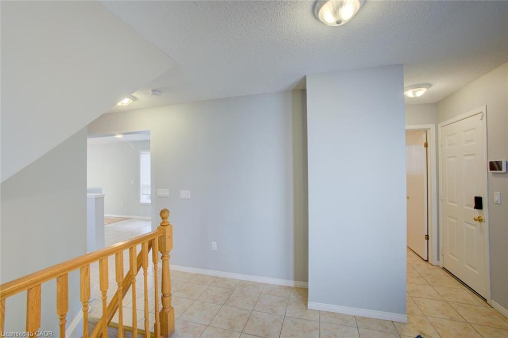 Tiled flooring in a neutral tone