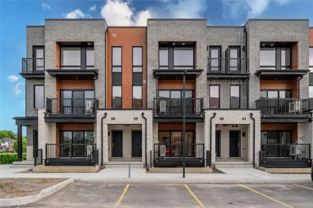 B039-525 Erinbrook Drive, Kitchener ON N2E 0L4
