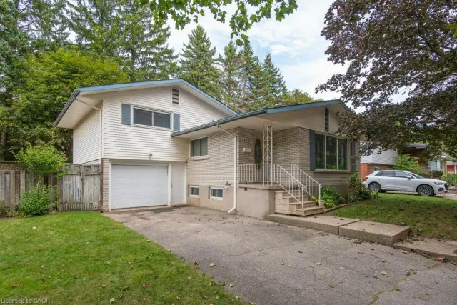 132 Forest Hill Drive, Kitchener ON N2M 4G3