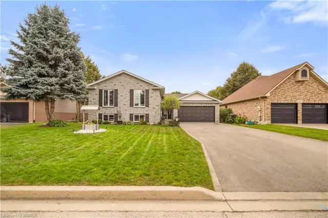 26 Macpherson Drive, Paris ON N3L 4C6
