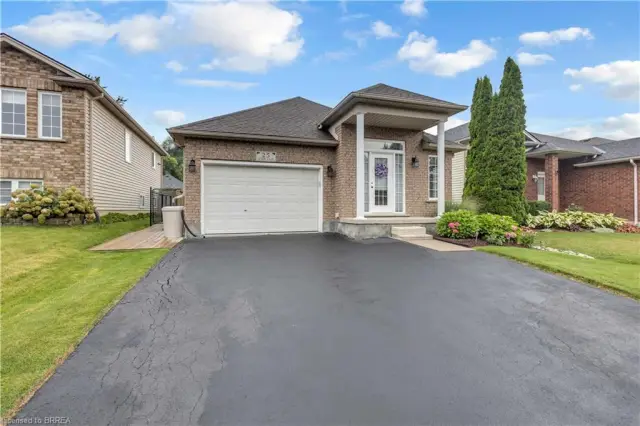 25 Sudds Lane, Brantford ON N3T 6M5