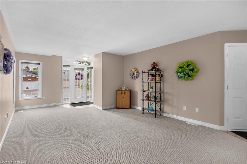 25 Sudds Lane, Brantford ON N3T 6M5