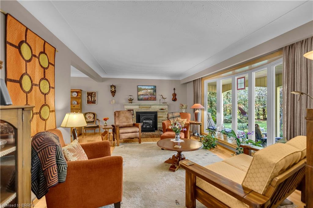 398 Bishopgate Road, Brantford ON N3T 5L7