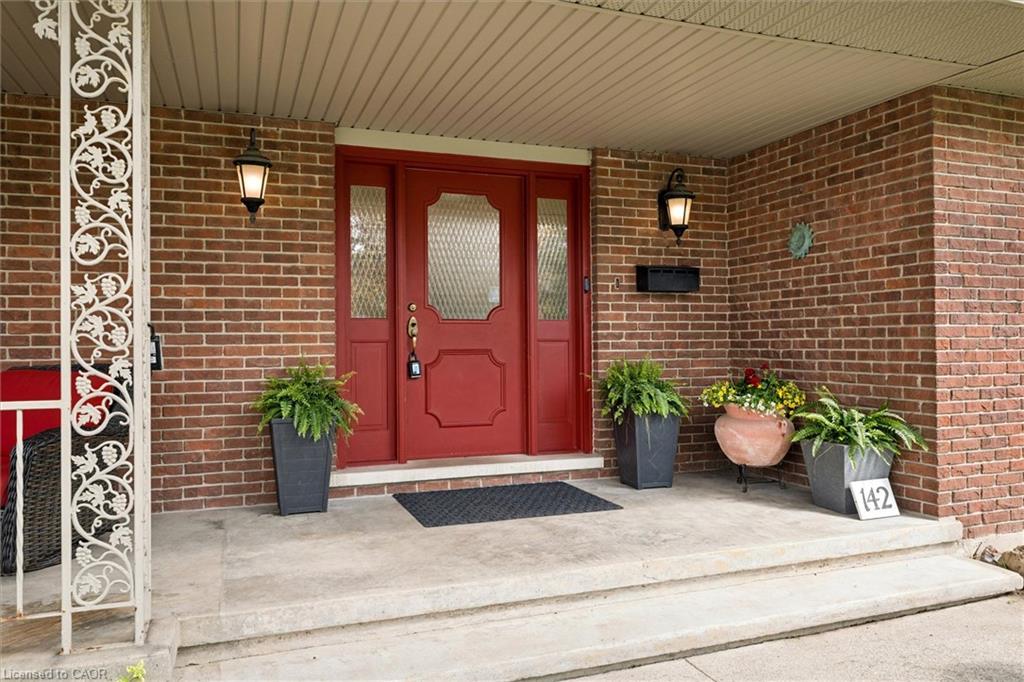 142 Carson Drive, Kitchener ON N2B 2Z2