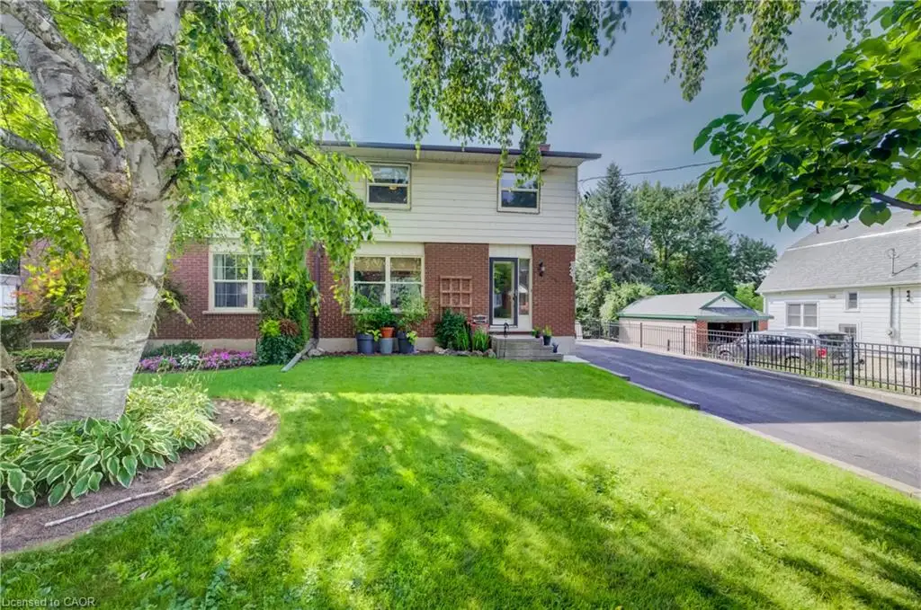 124 Queensway Drive, St. Jacobs ON N0B 2N0