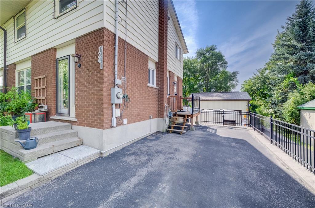 124 Queensway Drive, St. Jacobs ON N0B 2N0