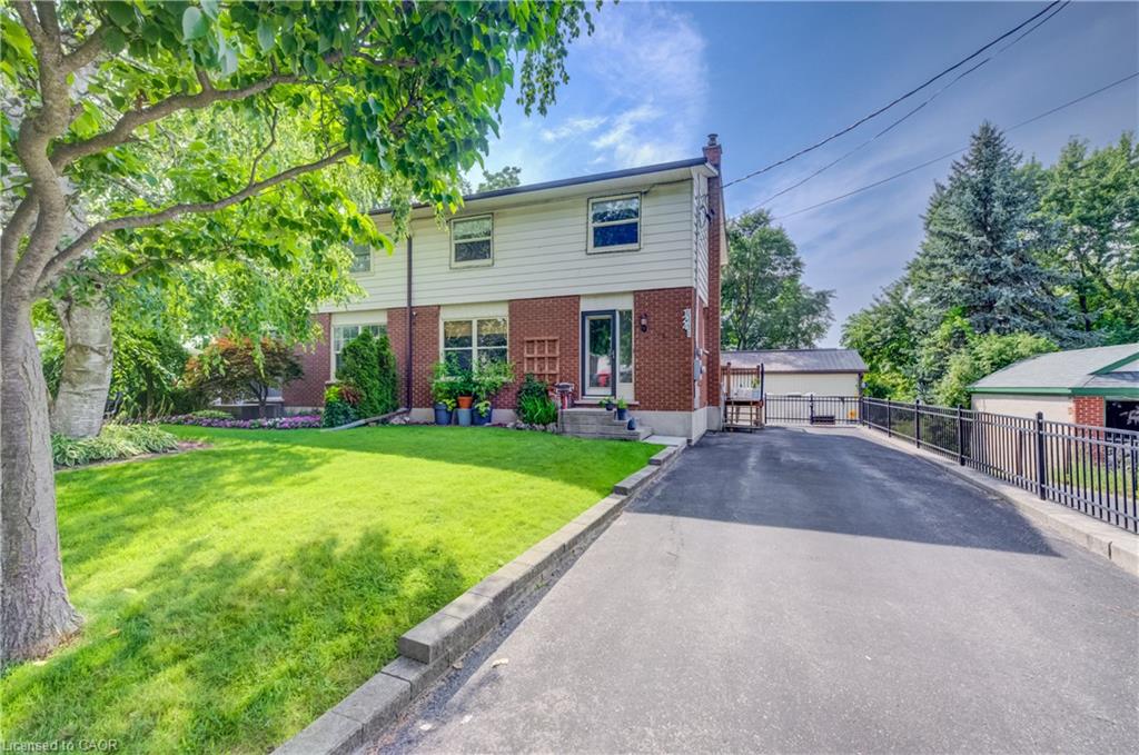 124 Queensway Drive, St. Jacobs ON N0B 2N0